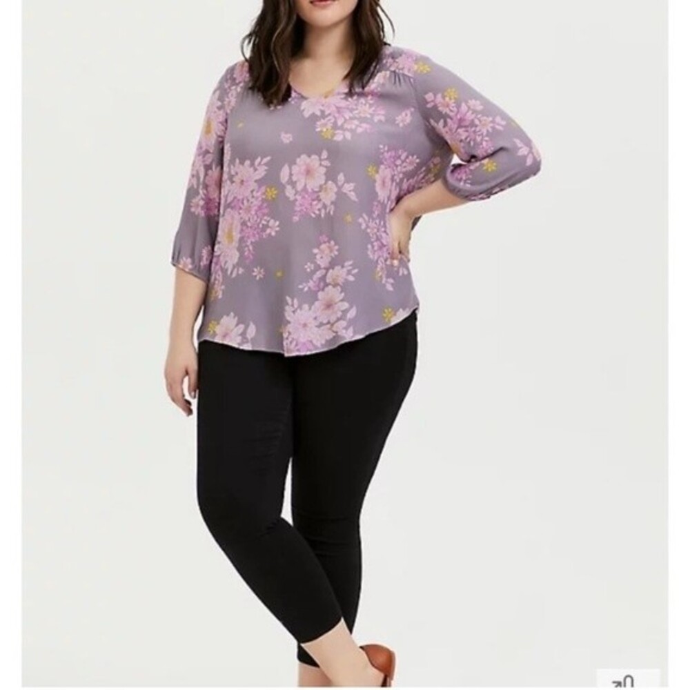 Torrid SLATE GREY & PURPLE FLORAL CREPE SMOCKED‎ BLOUSE 1X